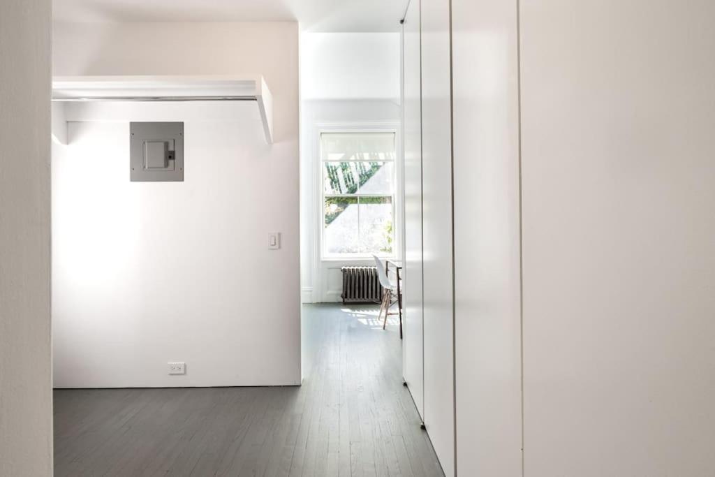 E10-2 Designer East Village Townhouse 1br W D Căn hộ *