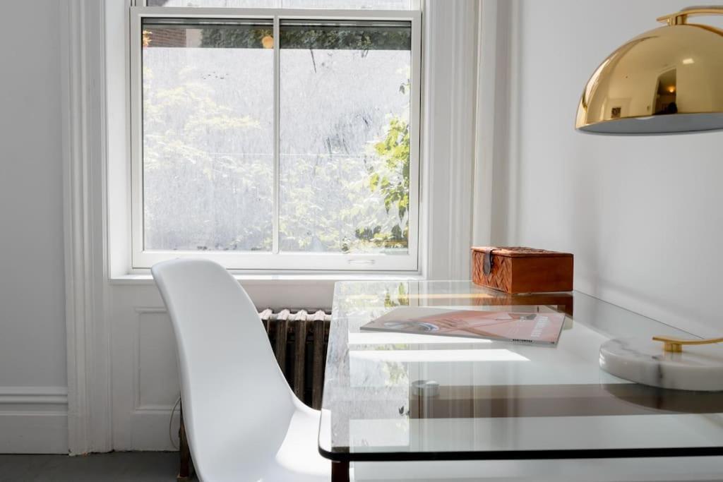 E10-2 Designer East Village Townhouse 1br W D Căn hộ New York