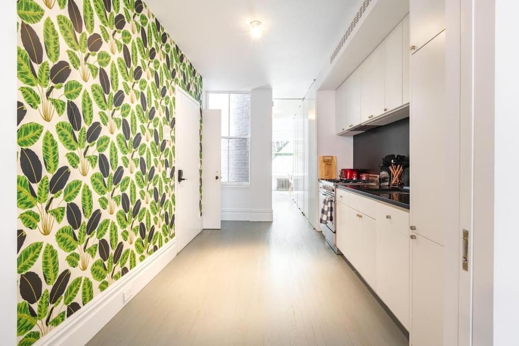 Căn hộ E10-2 Designer East Village Townhouse 1br W D *