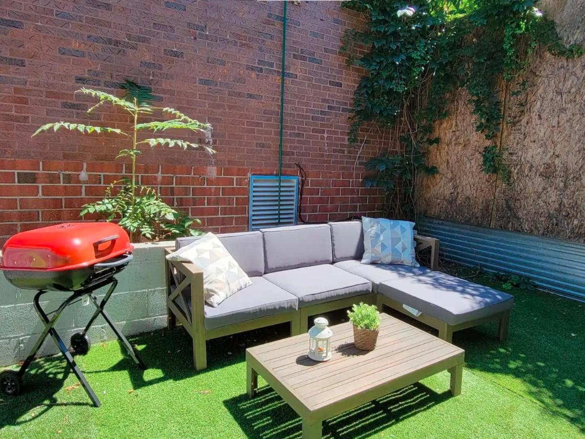 Nhà khách Luxurious With Backyard And Jacuzzi New York