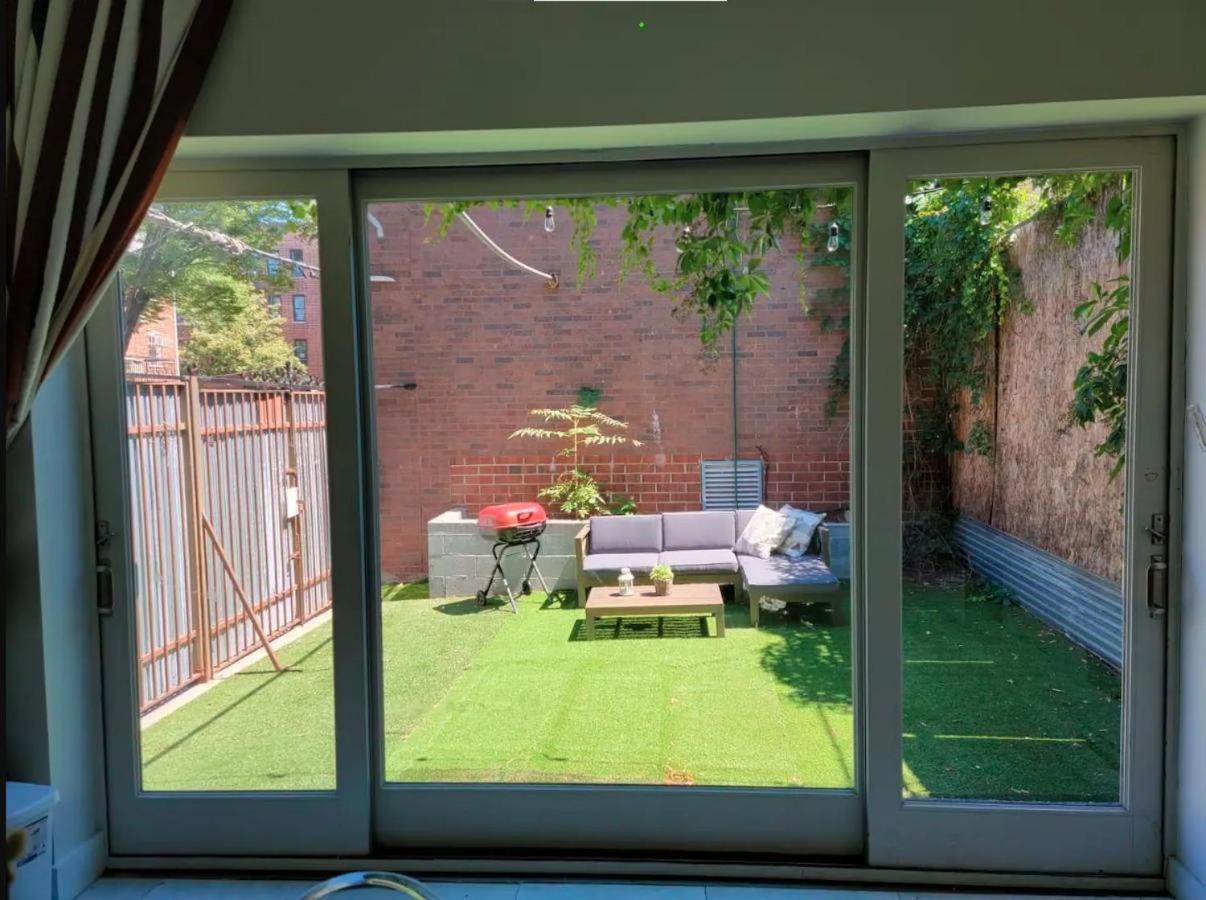 Nhà khách Luxurious With Backyard And Jacuzzi
