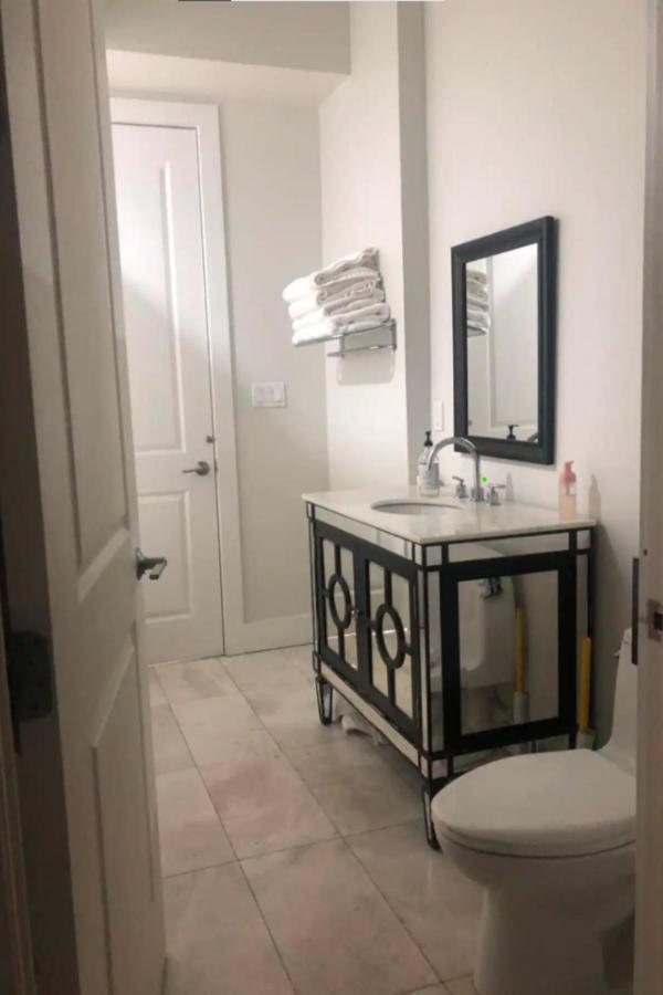 Luxurious With Backyard And Jacuzzi Nhà khách New York