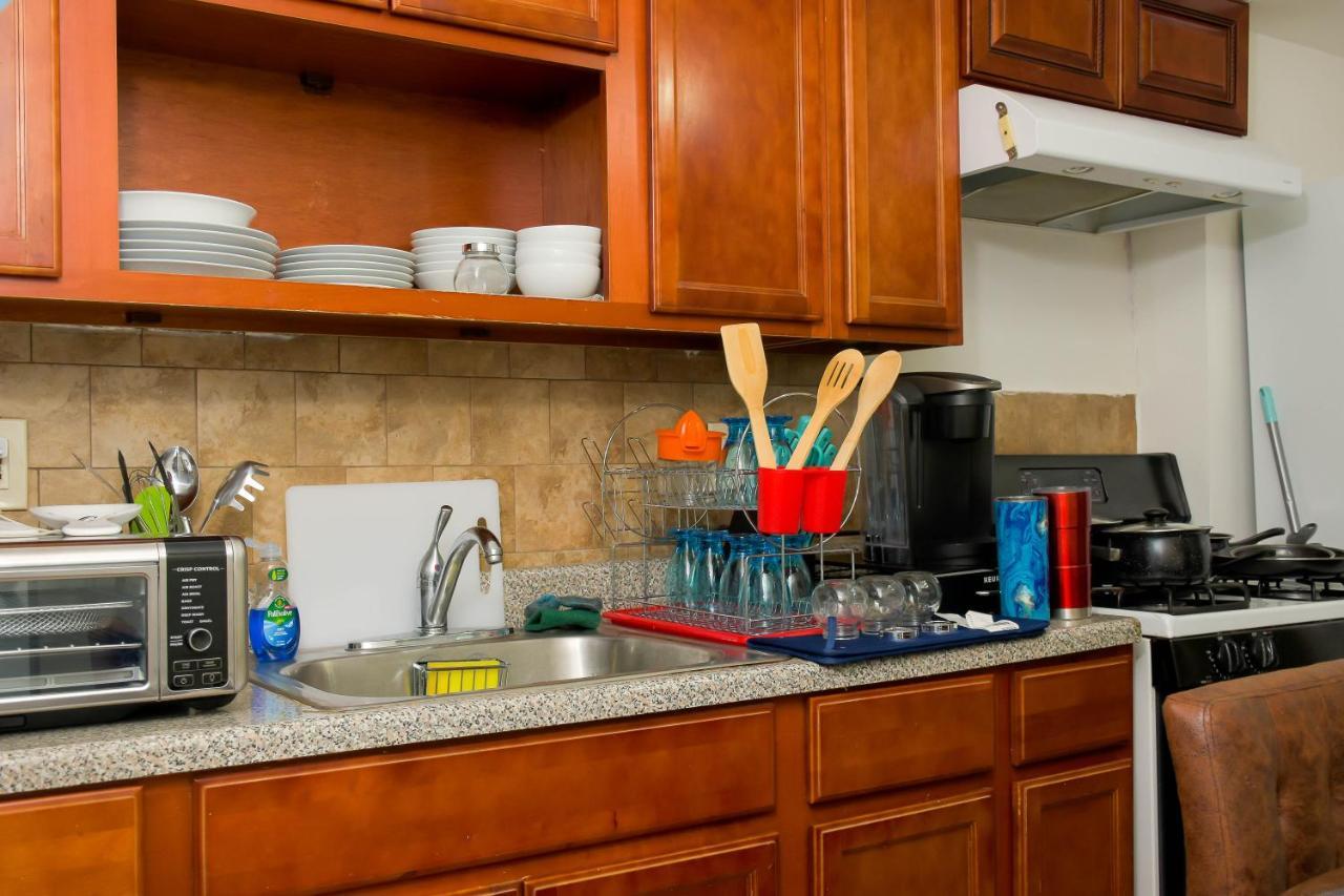 Ở trọ One-bed-that-will-hold-a-family-of-two-people *