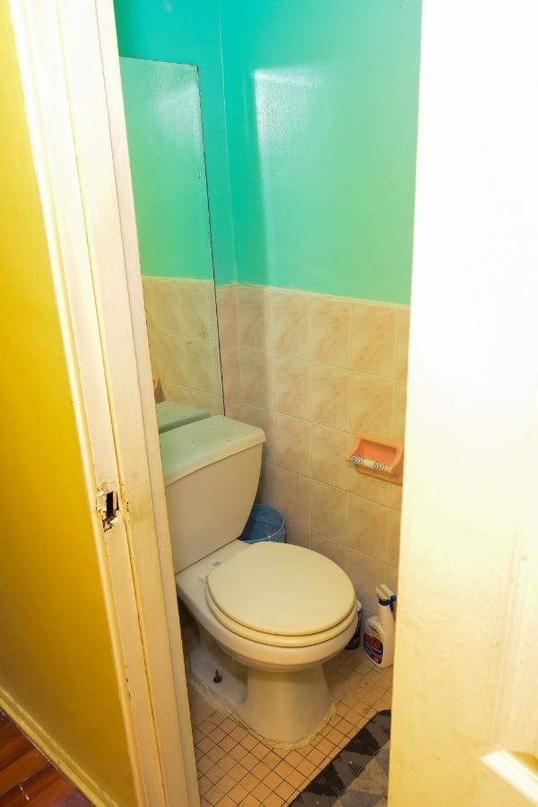 Hospedagem domiciliar One-bed-that-will-hold-a-family-of-two-people
