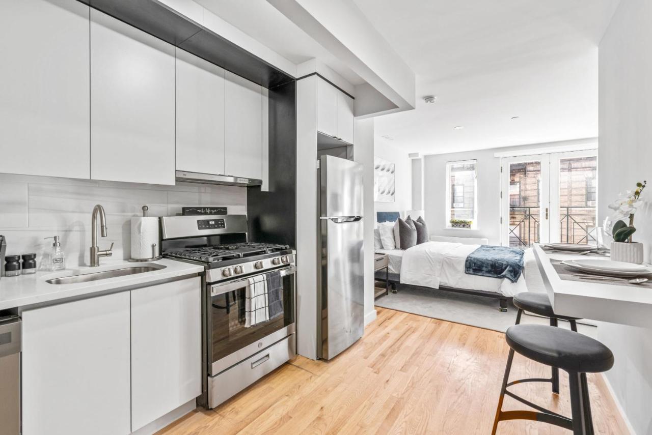 Luxe Studio In Upper East Side With Charming Juliet Balcony Nhà nghỉ