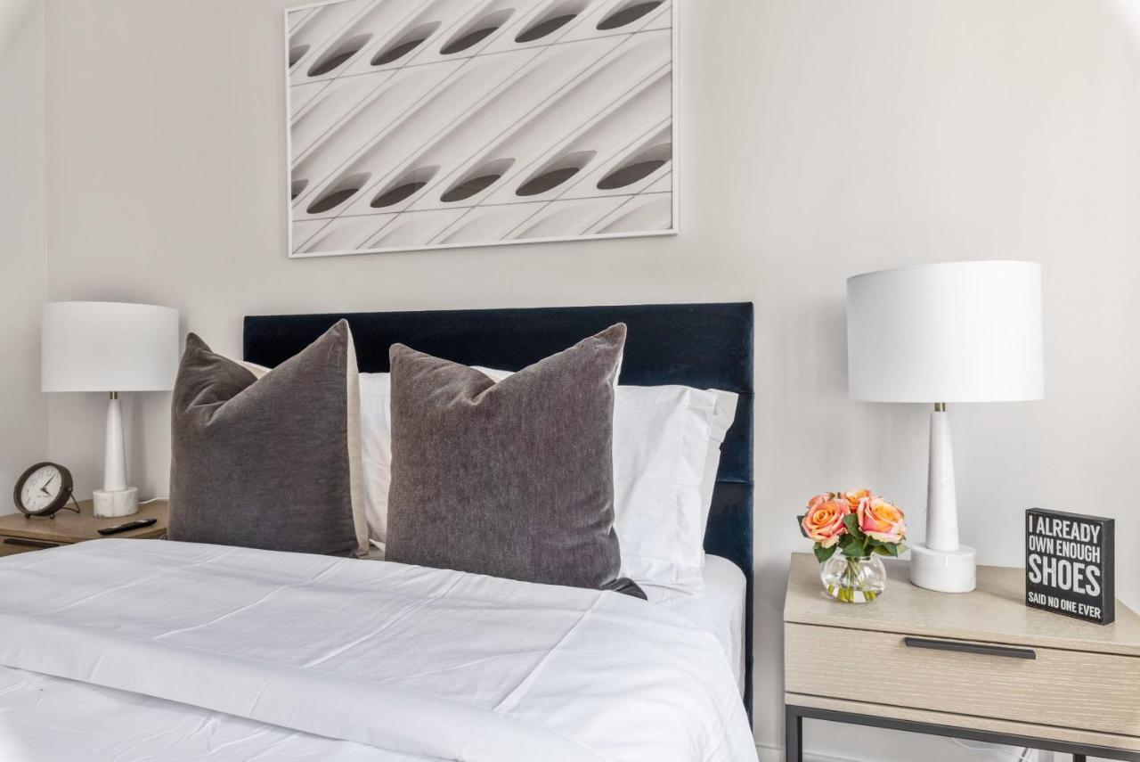 Luxe Studio In Upper East Side With Charming Juliet Balcony Nhà nghỉ