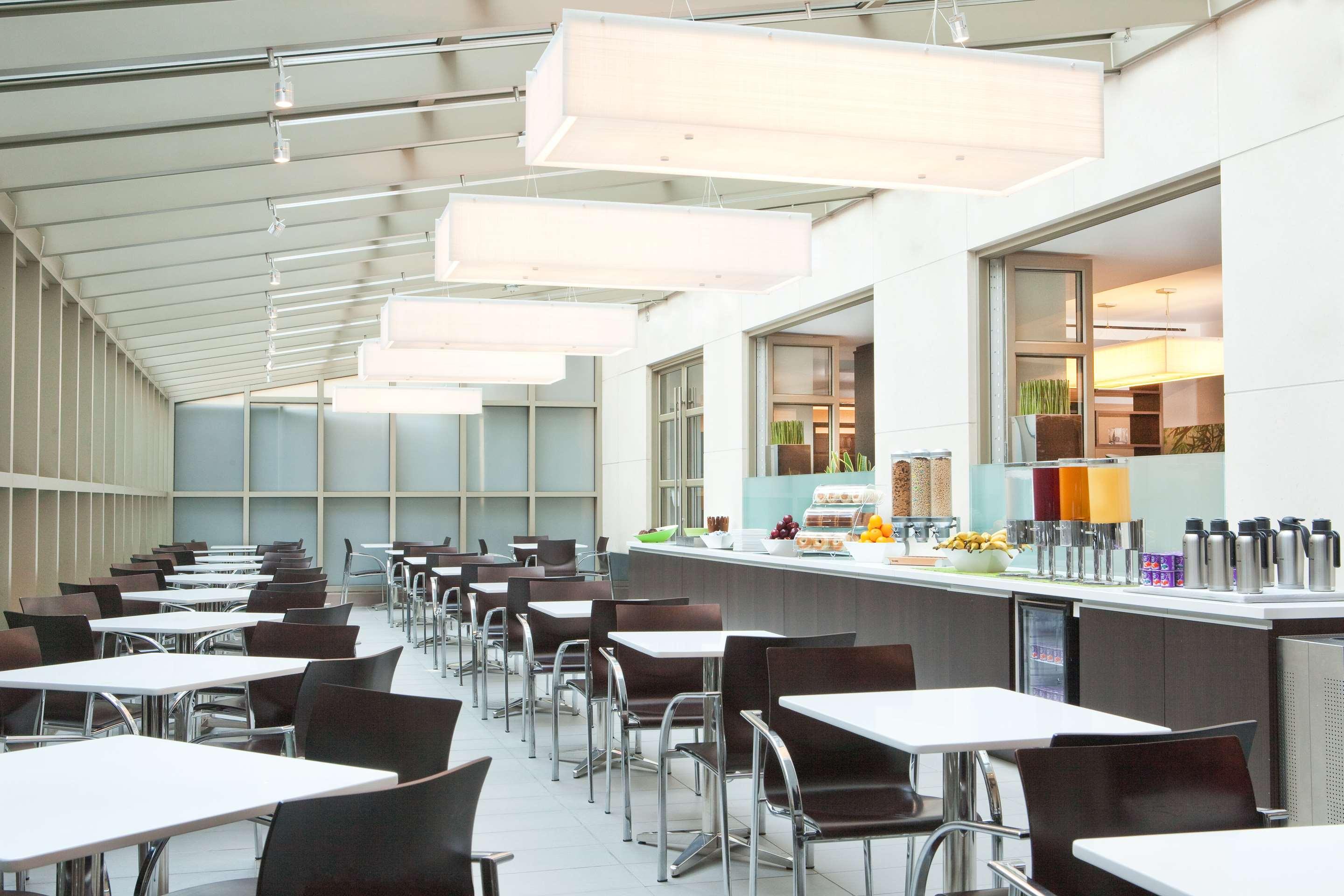 Khách sạn Element Times Square West 4*