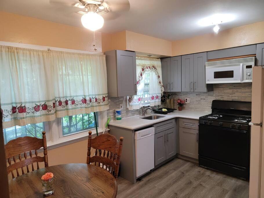 Apartamento 1st Floor Private Apt Near Ferry To Nyc And Park Nova York