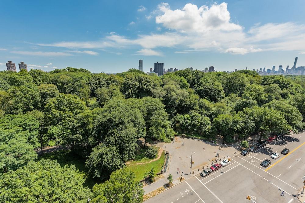 Khách sạn Park West 3*