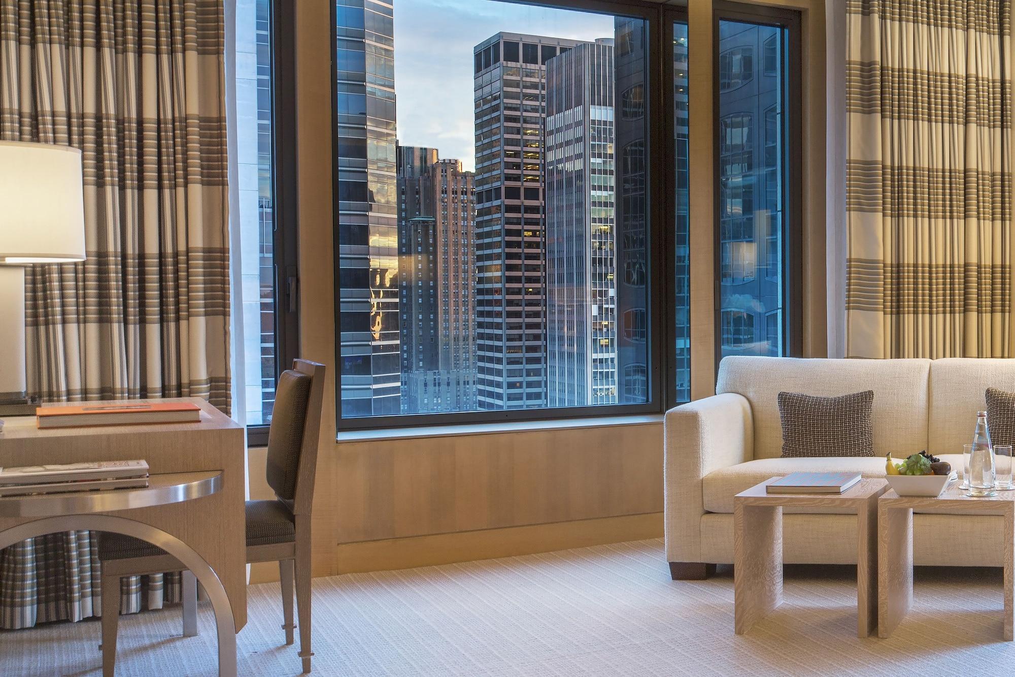 Four Seasons Khách sạn 5*
