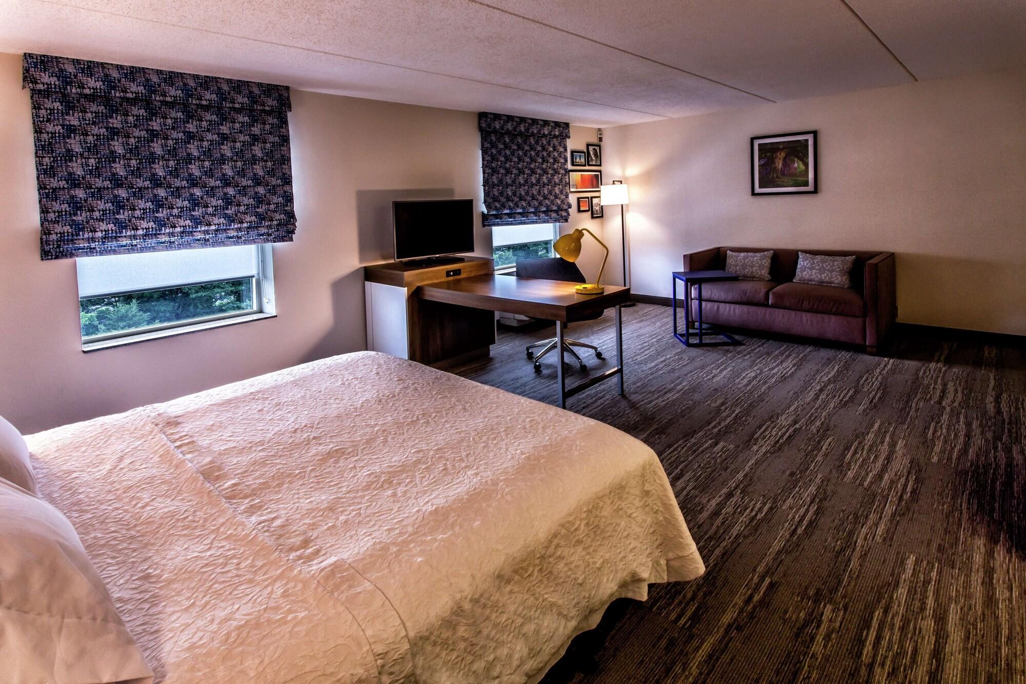 Khách sạn Hampton & Staten Island 3*