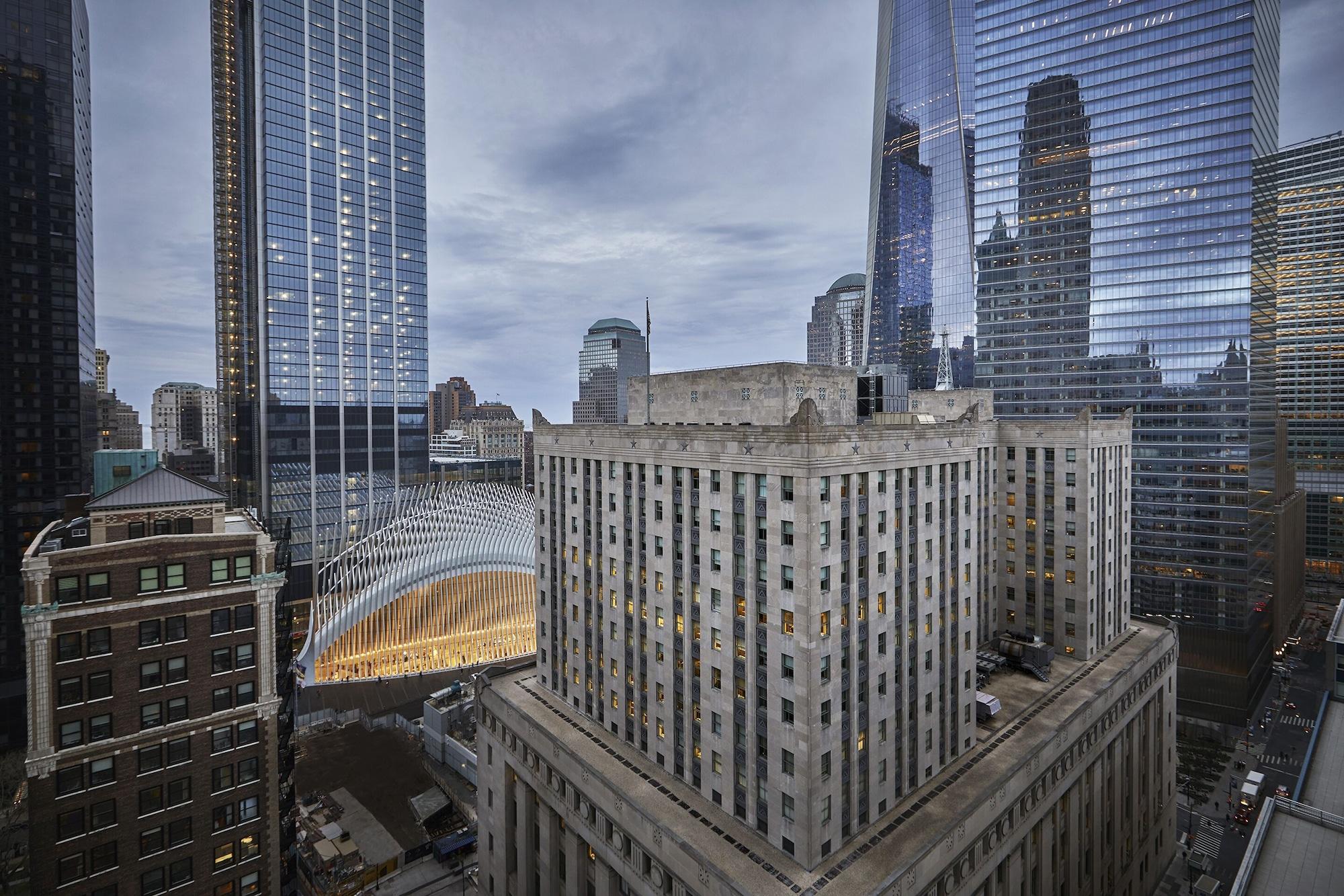 Khách sạn Four Seasons Downtown 5*