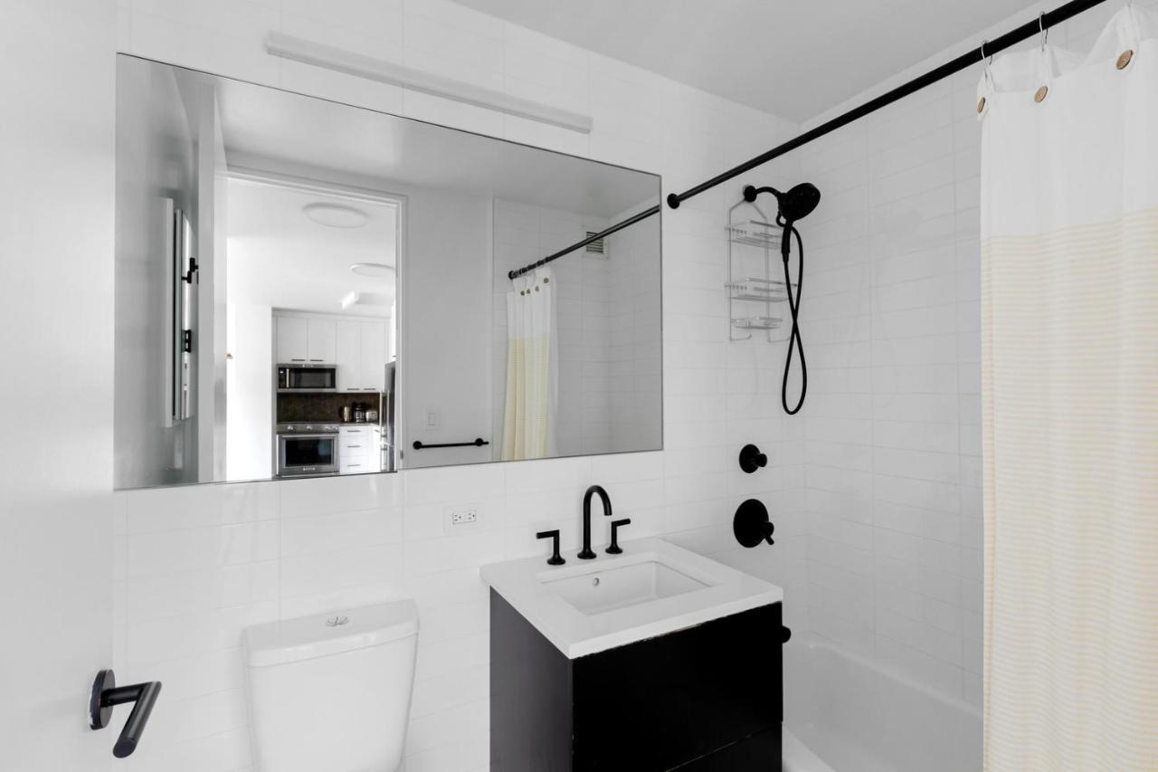 East Village 1br W Balcony Doorman Wd Nr Bars Nyc-1125 Căn hộ