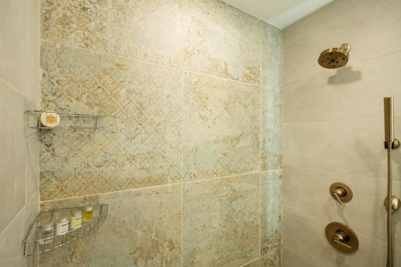 Casa Del Sogno Upper East Side- Massive 1br W Private Patio Hotel