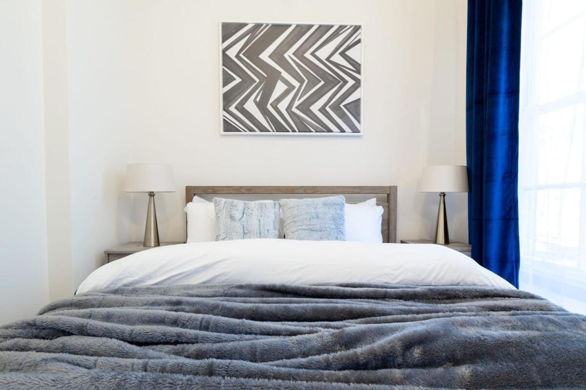 E10-1 Designer East Village Townhouse 1br Nova York