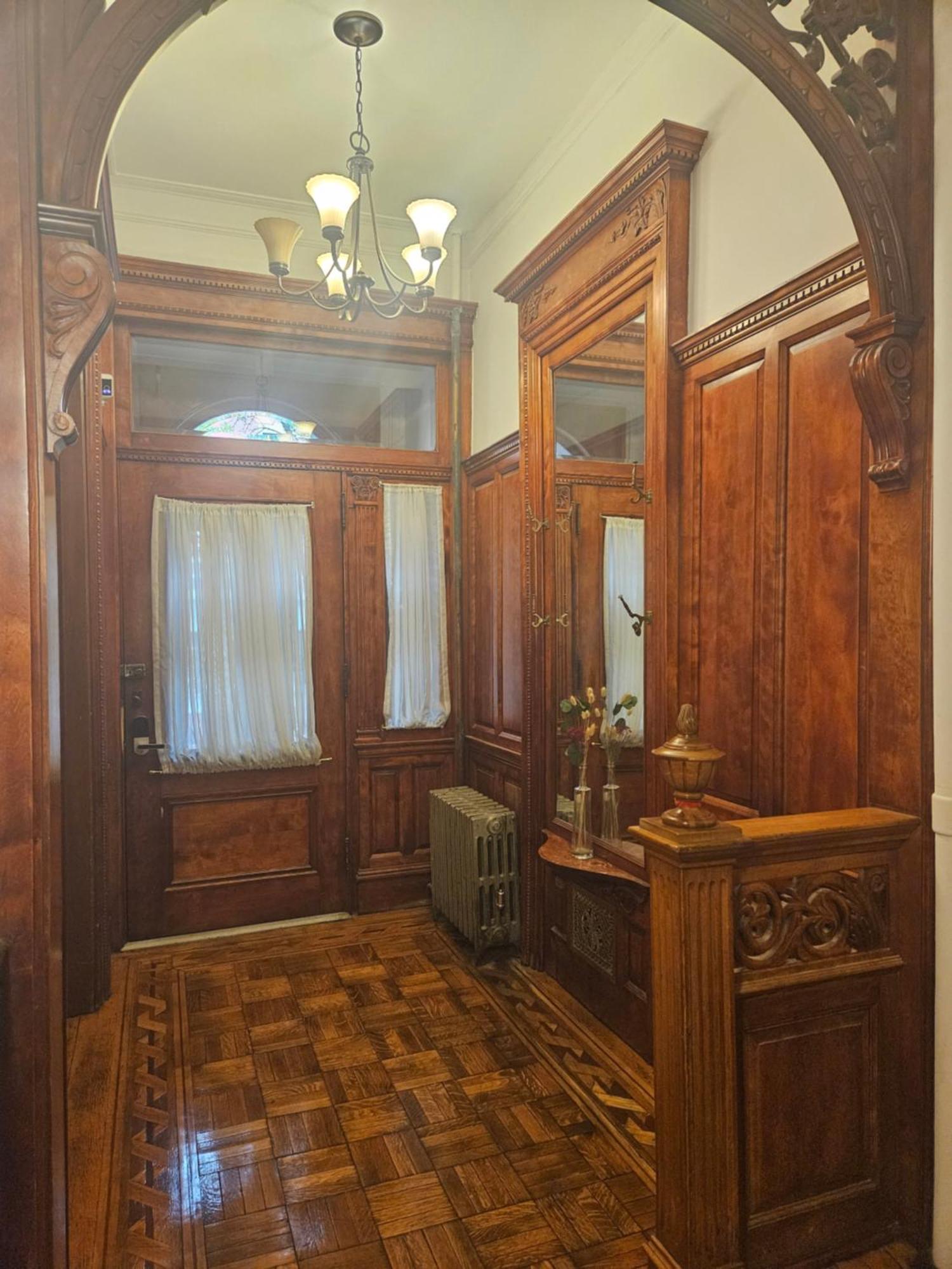 Homestay Large In Charming Townhouse