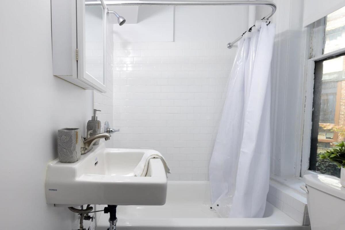 E10-1 Designer East Village Townhouse 1br Nova York