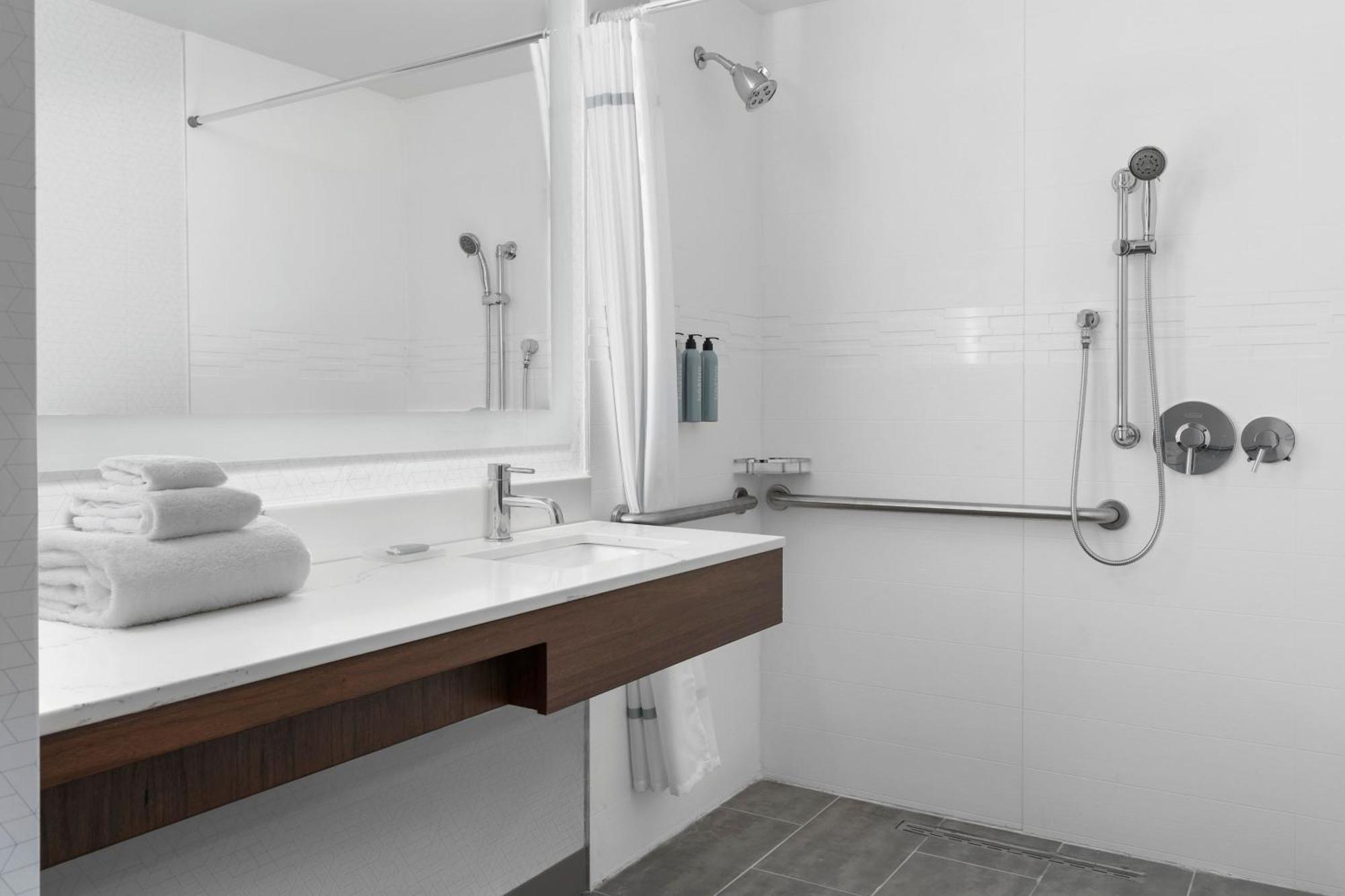 By Marriott Queens 3* Nova York