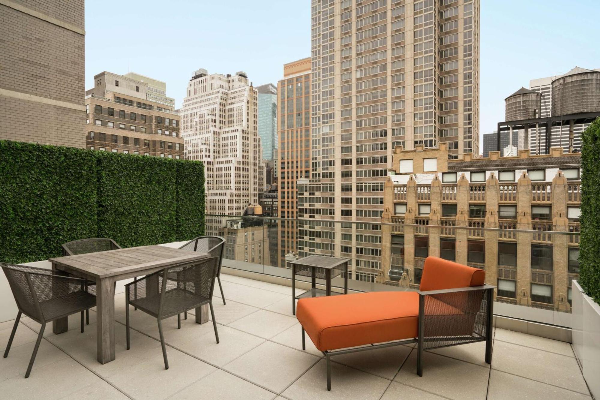 Khách sạn Embassy By Hilton Manhattan Times Square New York