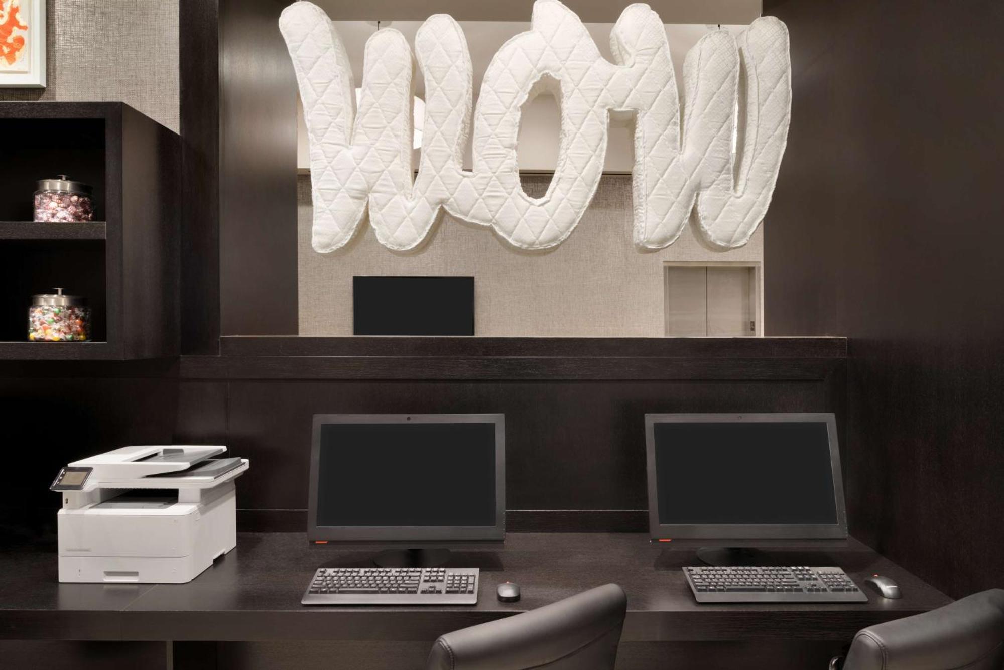 Embassy By Hilton Manhattan Times Square Khách sạn
