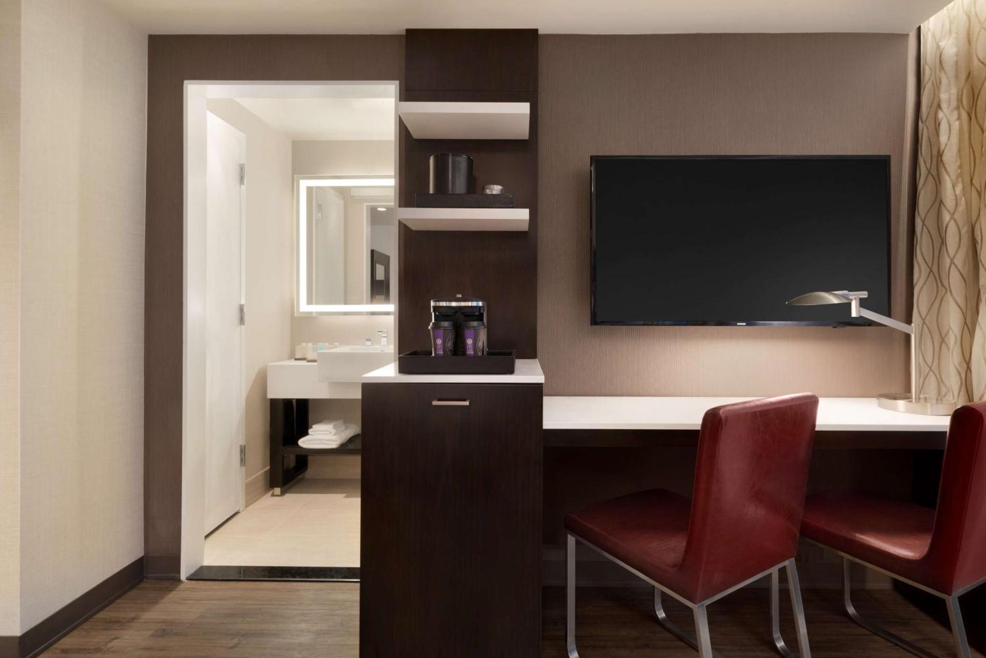 Embassy By Hilton Manhattan Times Square Khách sạn