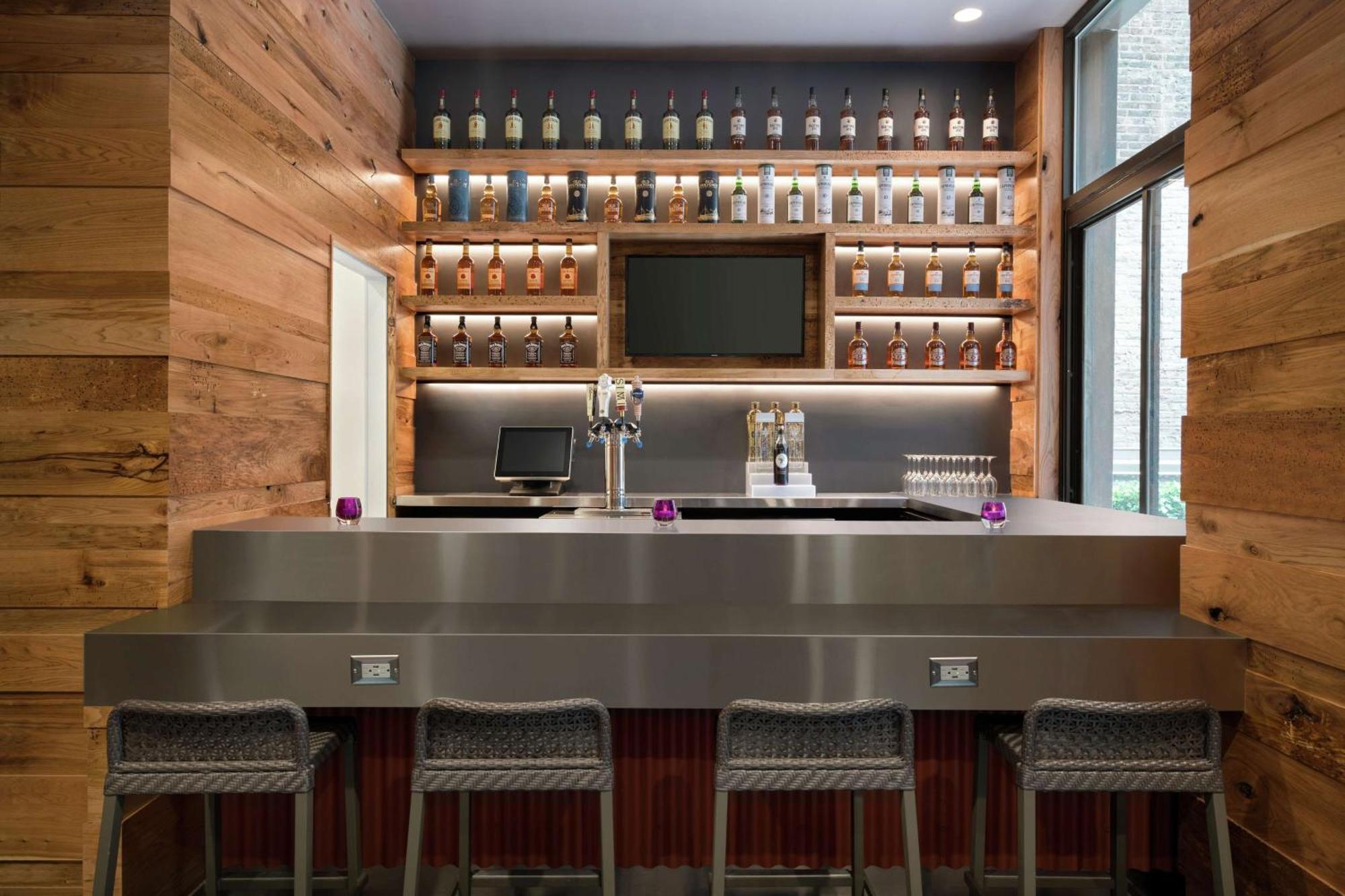 Embassy By Hilton Manhattan Times Square Khách sạn 4*
