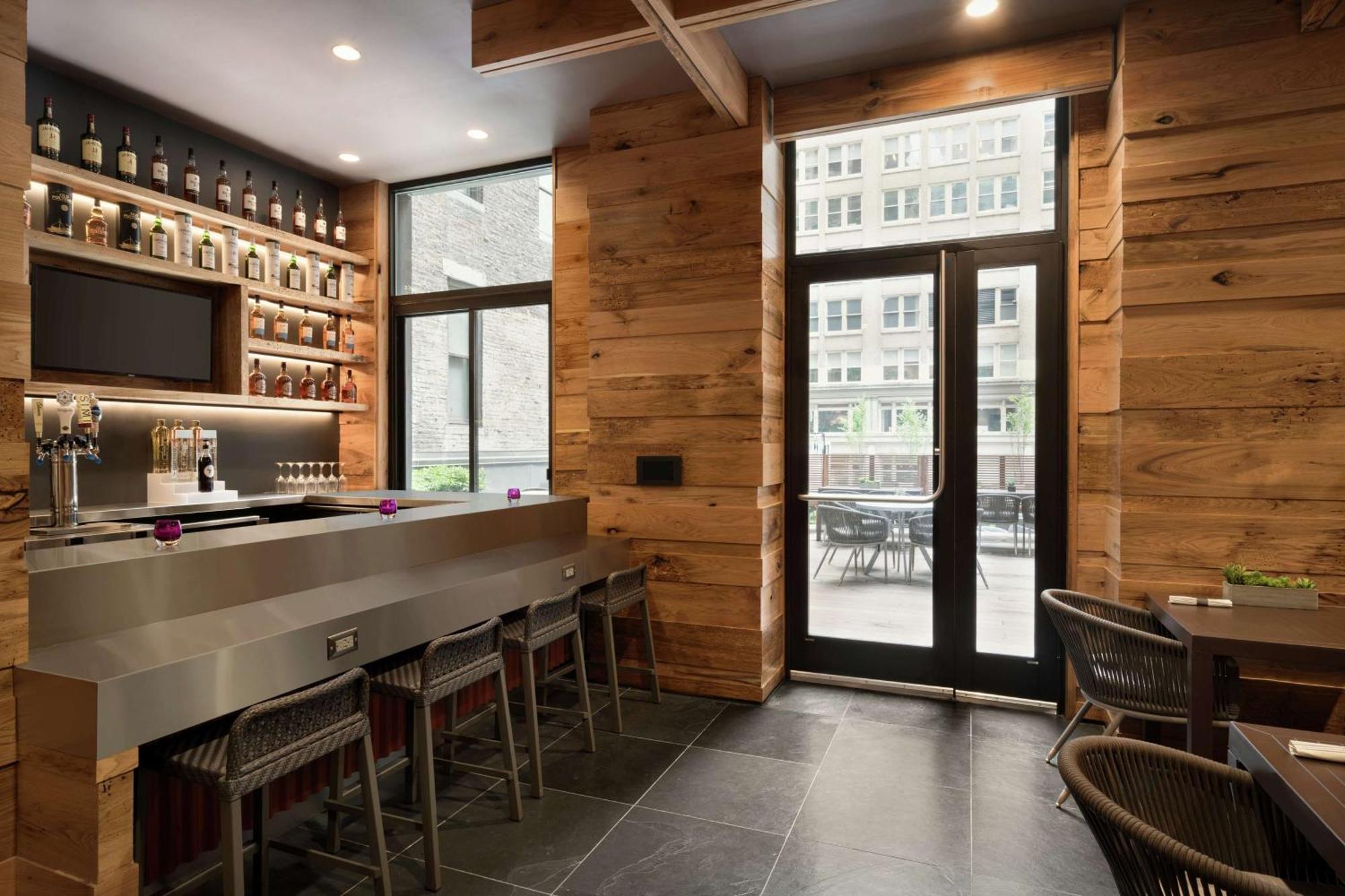 Khách sạn Embassy By Hilton Manhattan Times Square New York
