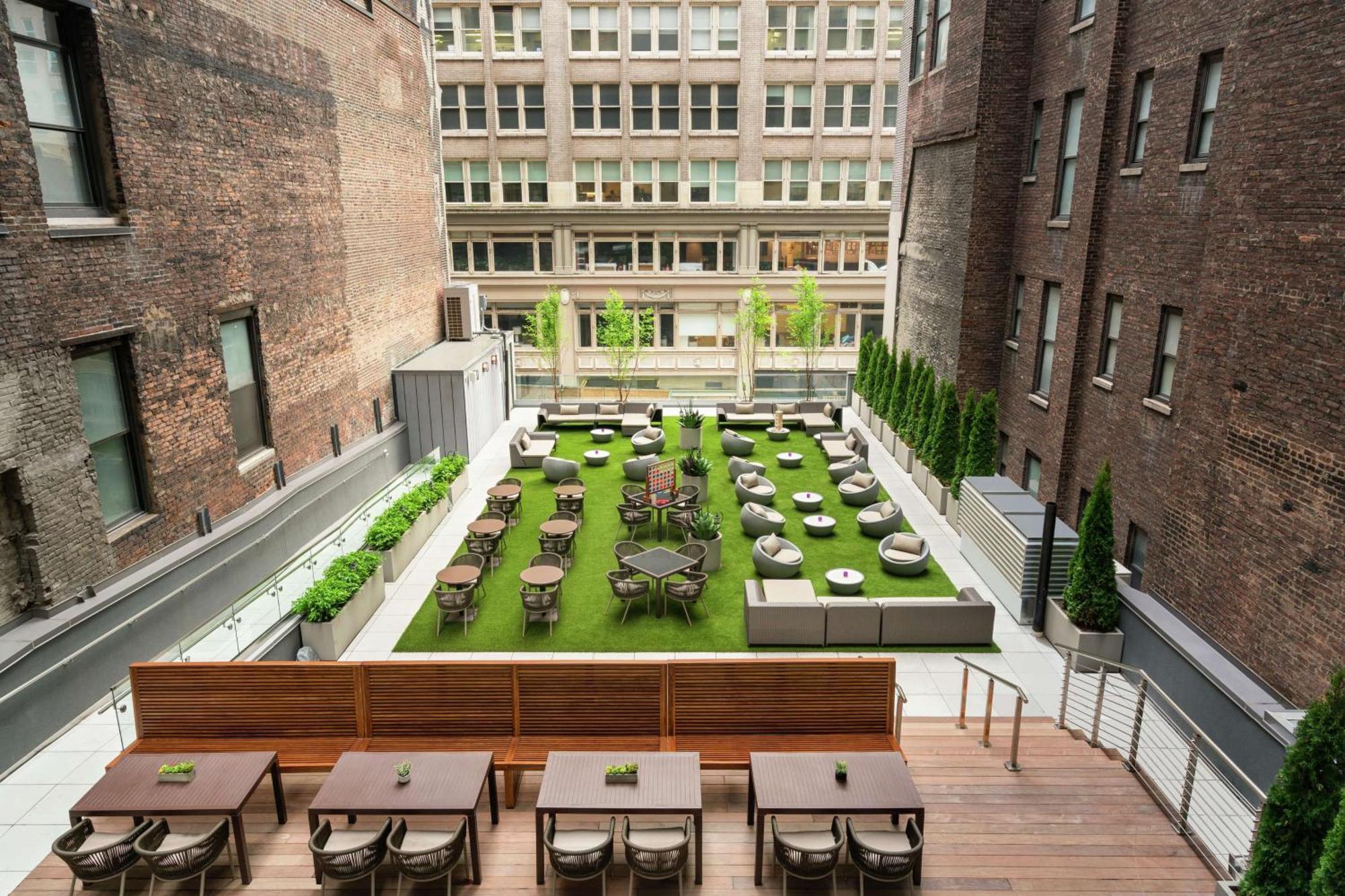 Embassy By Hilton Manhattan Times Square Khách sạn