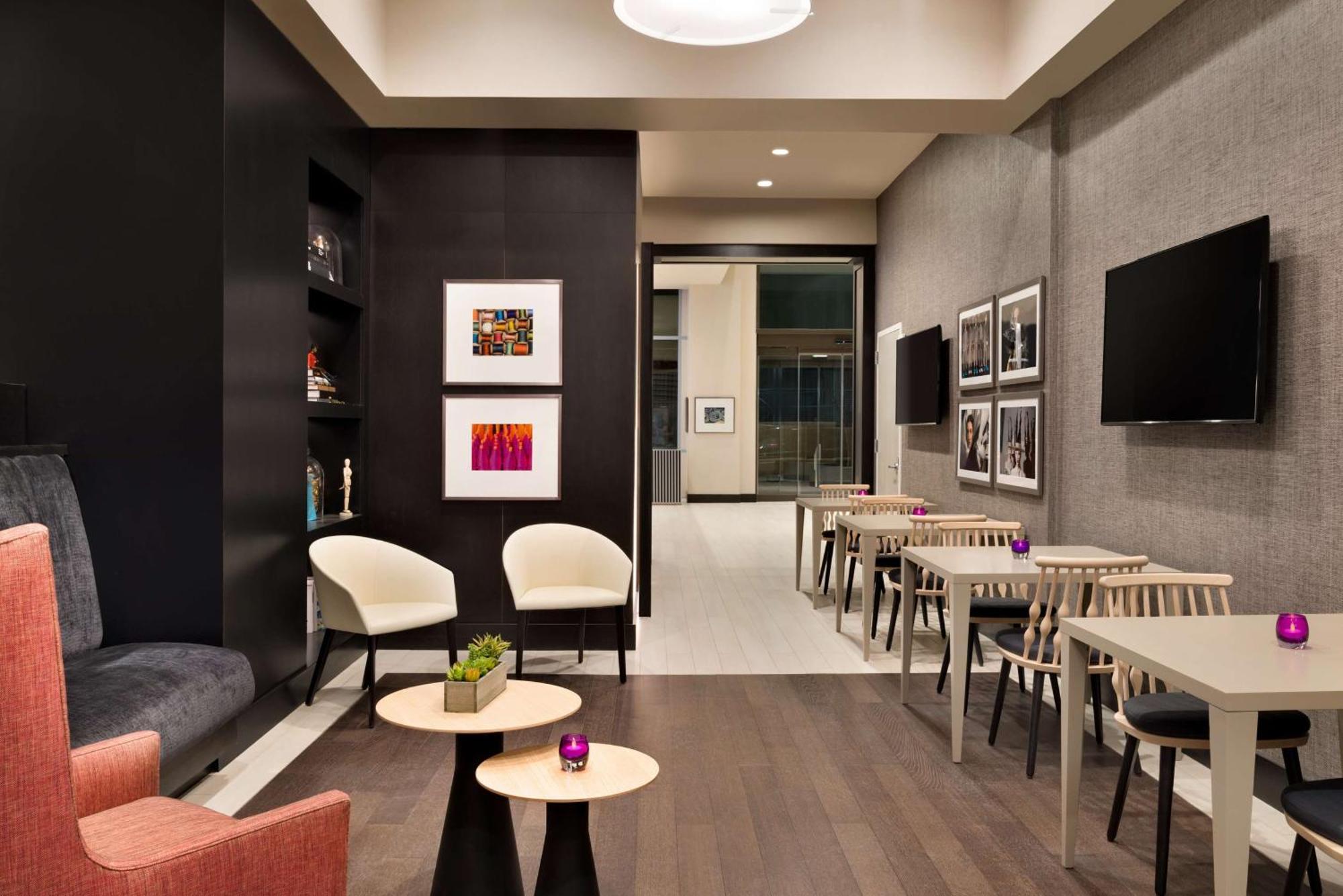 Khách sạn Embassy By Hilton Manhattan Times Square