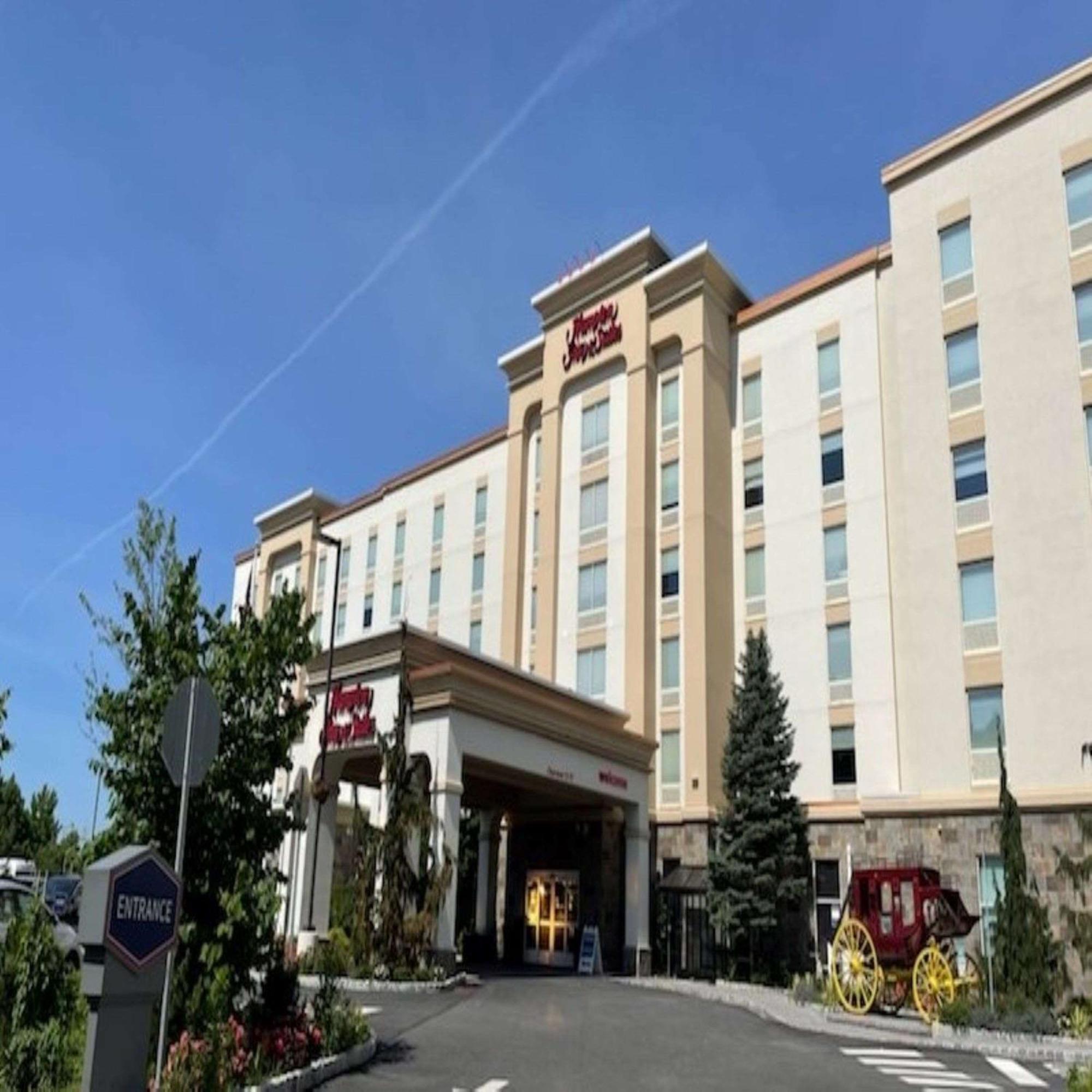 Khách sạn Hampton & Staten Island 3*