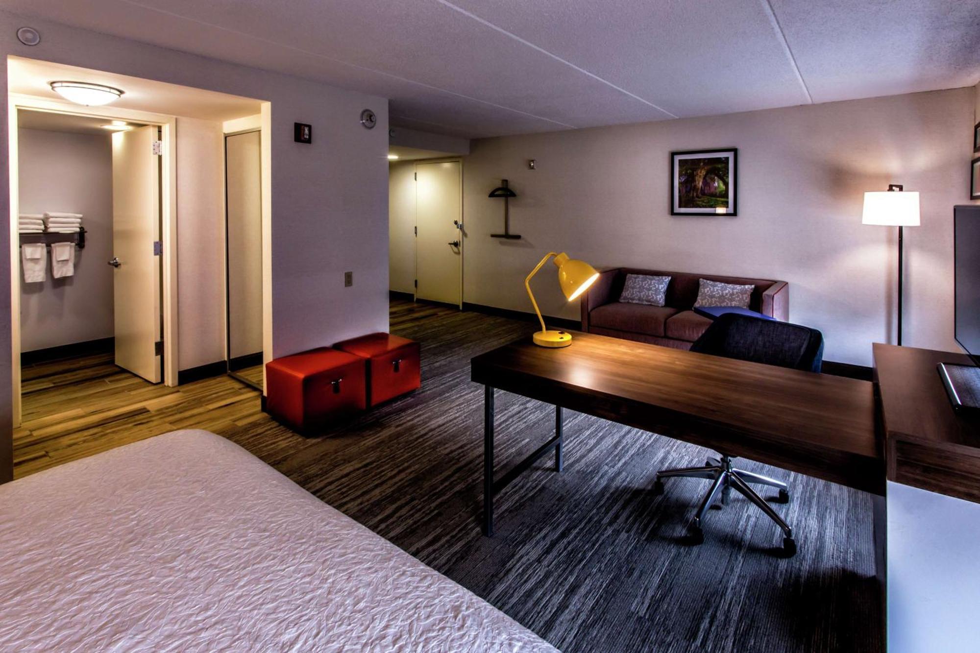 Khách sạn Hampton & Staten Island 3*
