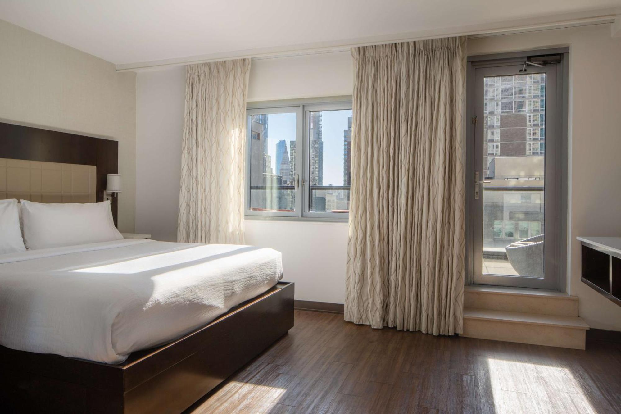 Embassy By Hilton Manhattan Times Square Khách sạn 4*