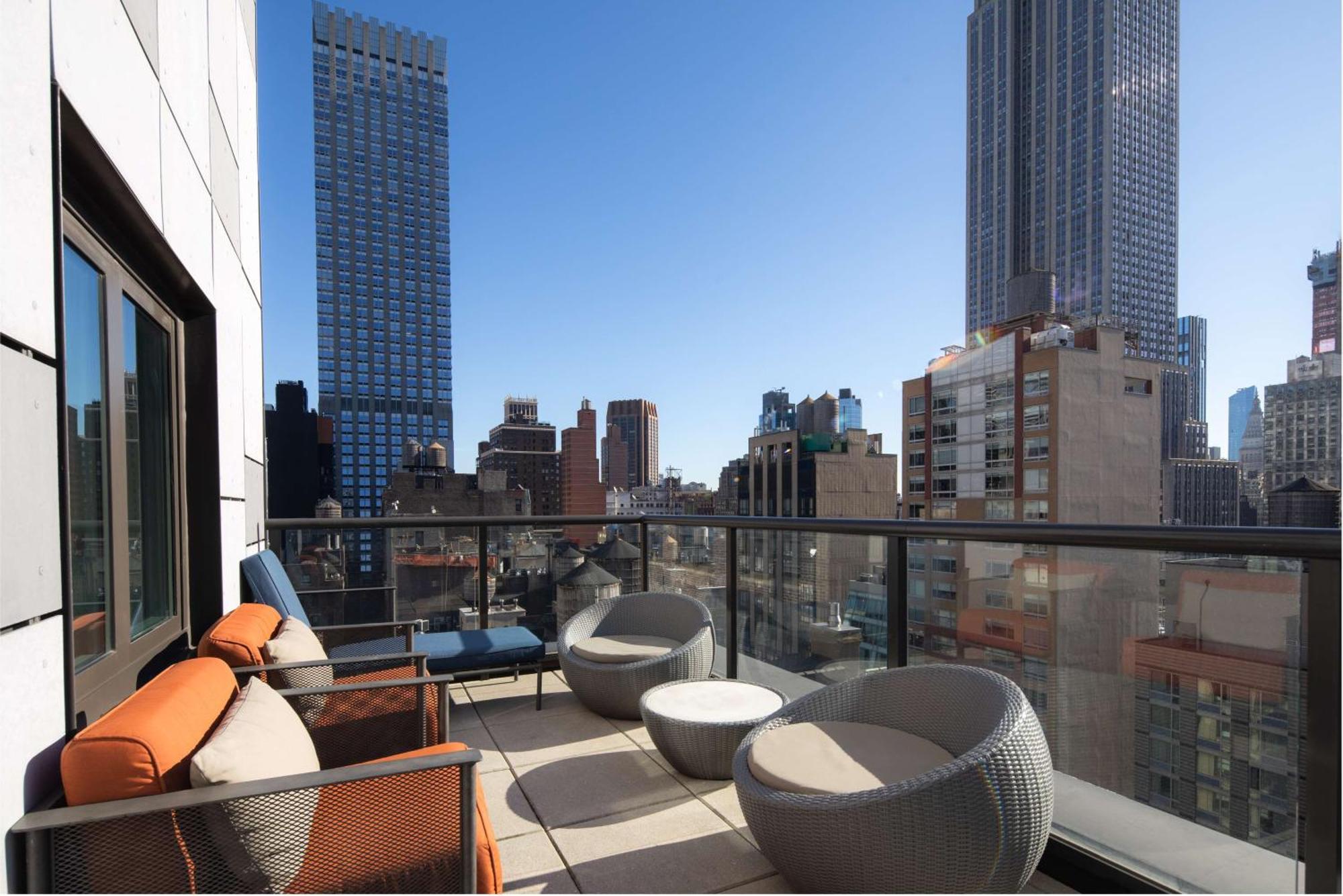 Embassy By Hilton Manhattan Times Square Khách sạn