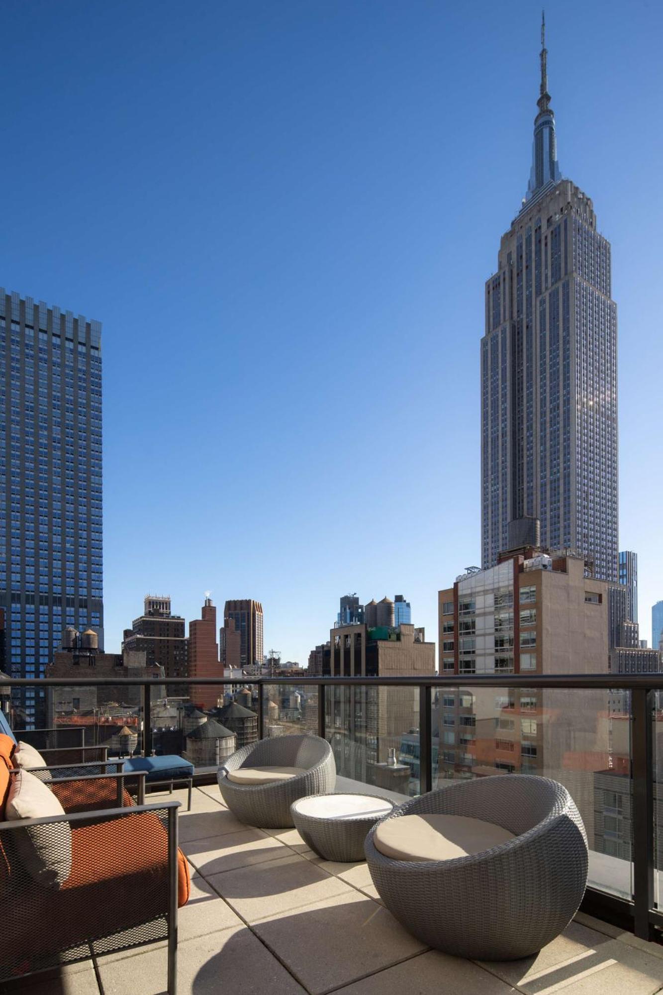 Embassy By Hilton Manhattan Times Square Khách sạn