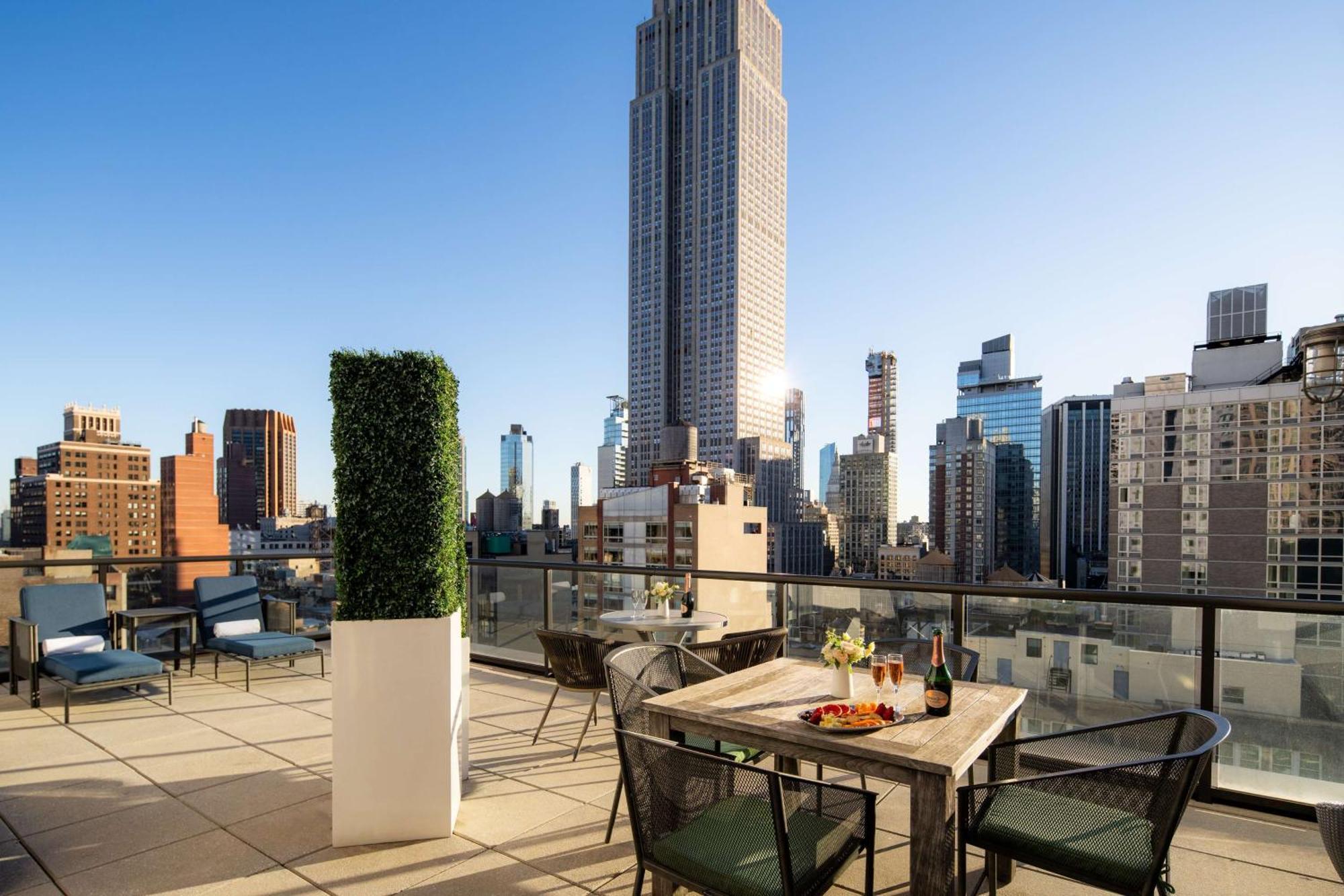 Embassy By Hilton Manhattan Times Square Khách sạn 4*