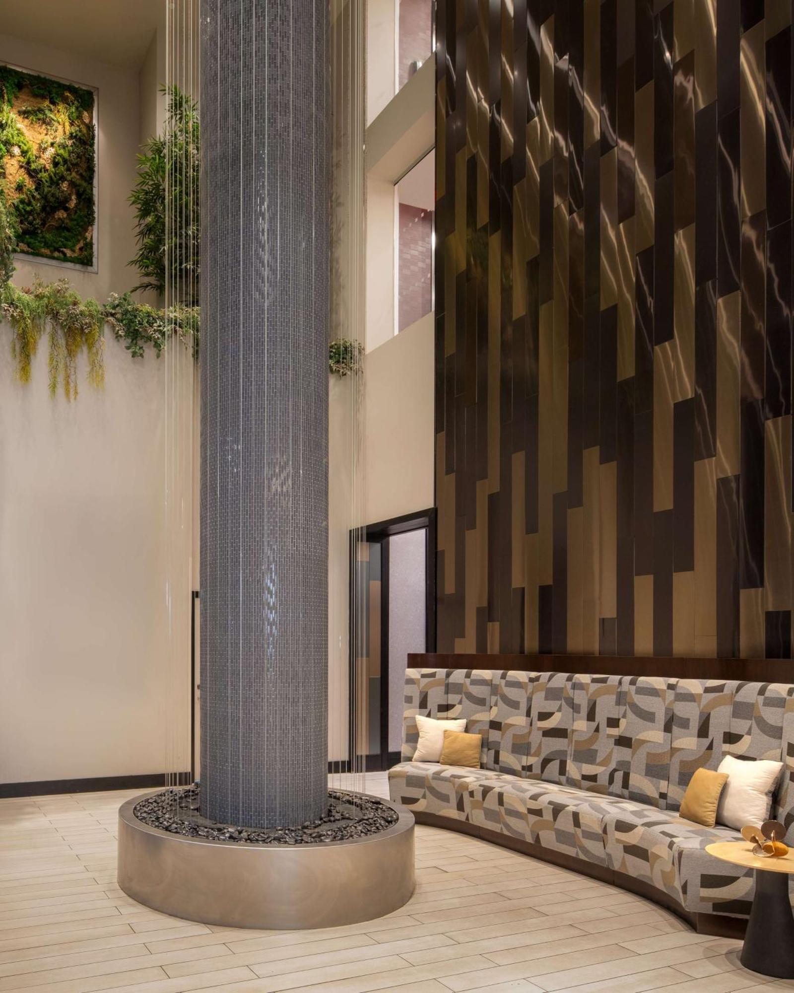 Khách sạn Embassy By Hilton Manhattan Times Square