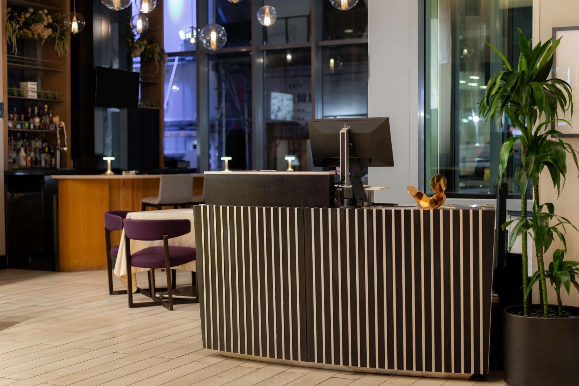 Embassy By Hilton Manhattan Times Square Khách sạn 4*