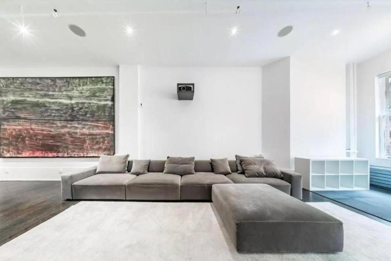 Luxurious 3 Bedroom Beautifully Renovated Loft Căn hộ