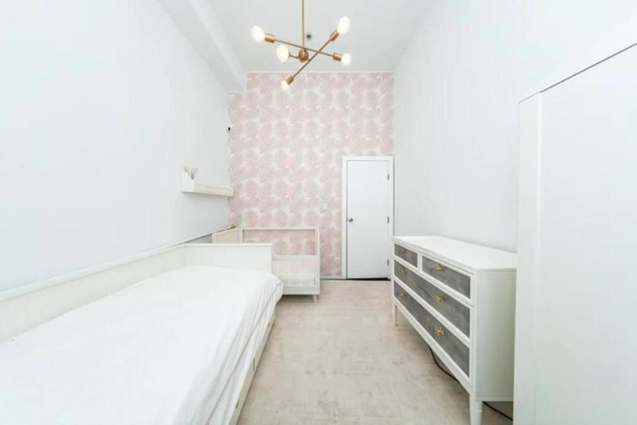 Luxurious 3 Bedroom Beautifully Renovated Loft Căn hộ New York