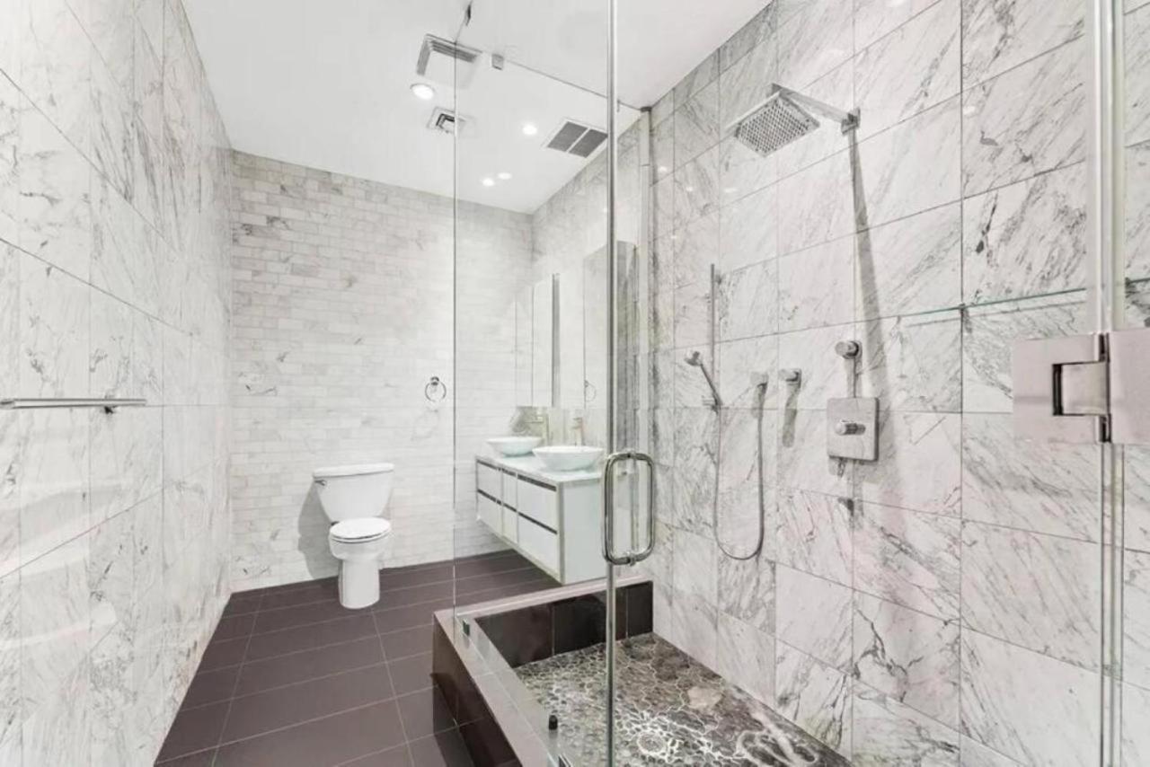 Luxurious 3 Bedroom Beautifully Renovated Loft Căn hộ *