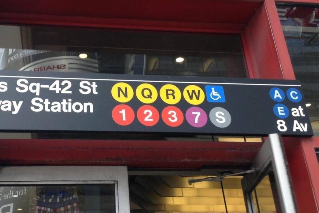 Quaint 2br Walk To Time Square * New York