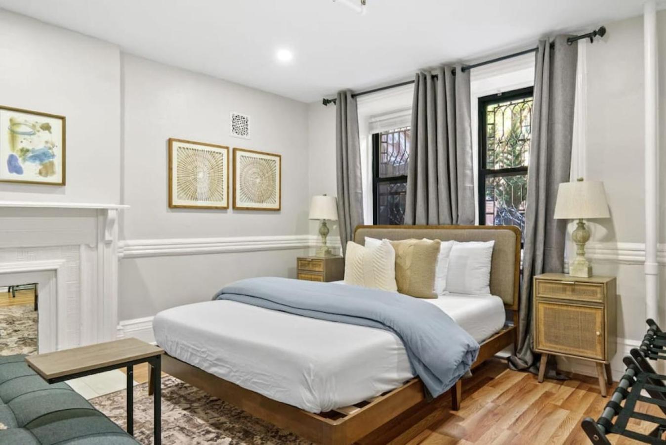 Nhà nghỉ Newly Renovated 2br W Rare Private Backyard And Bbq New York
