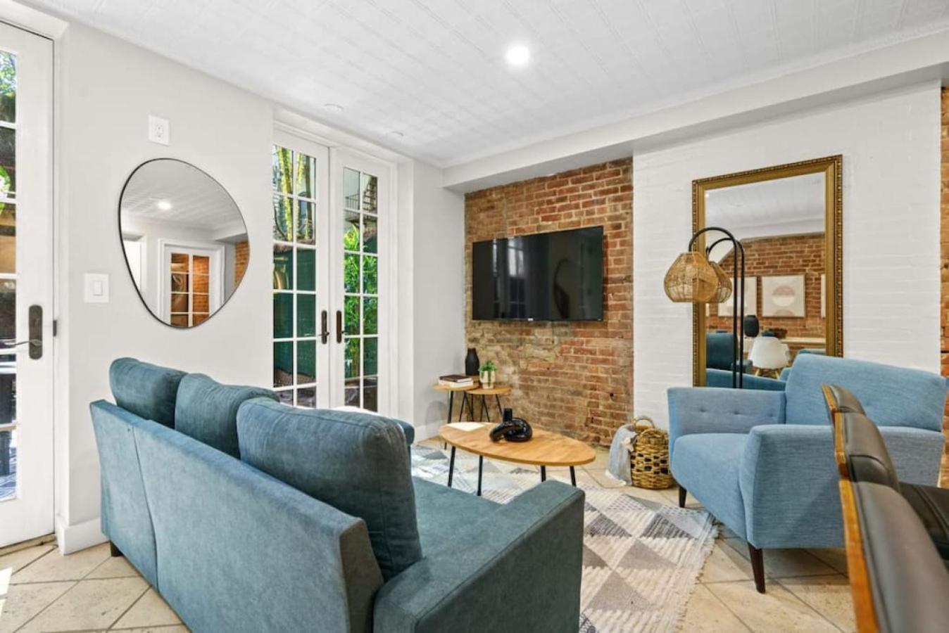 Newly Renovated 2br W Rare Private Backyard And Bbq Nhà nghỉ New York