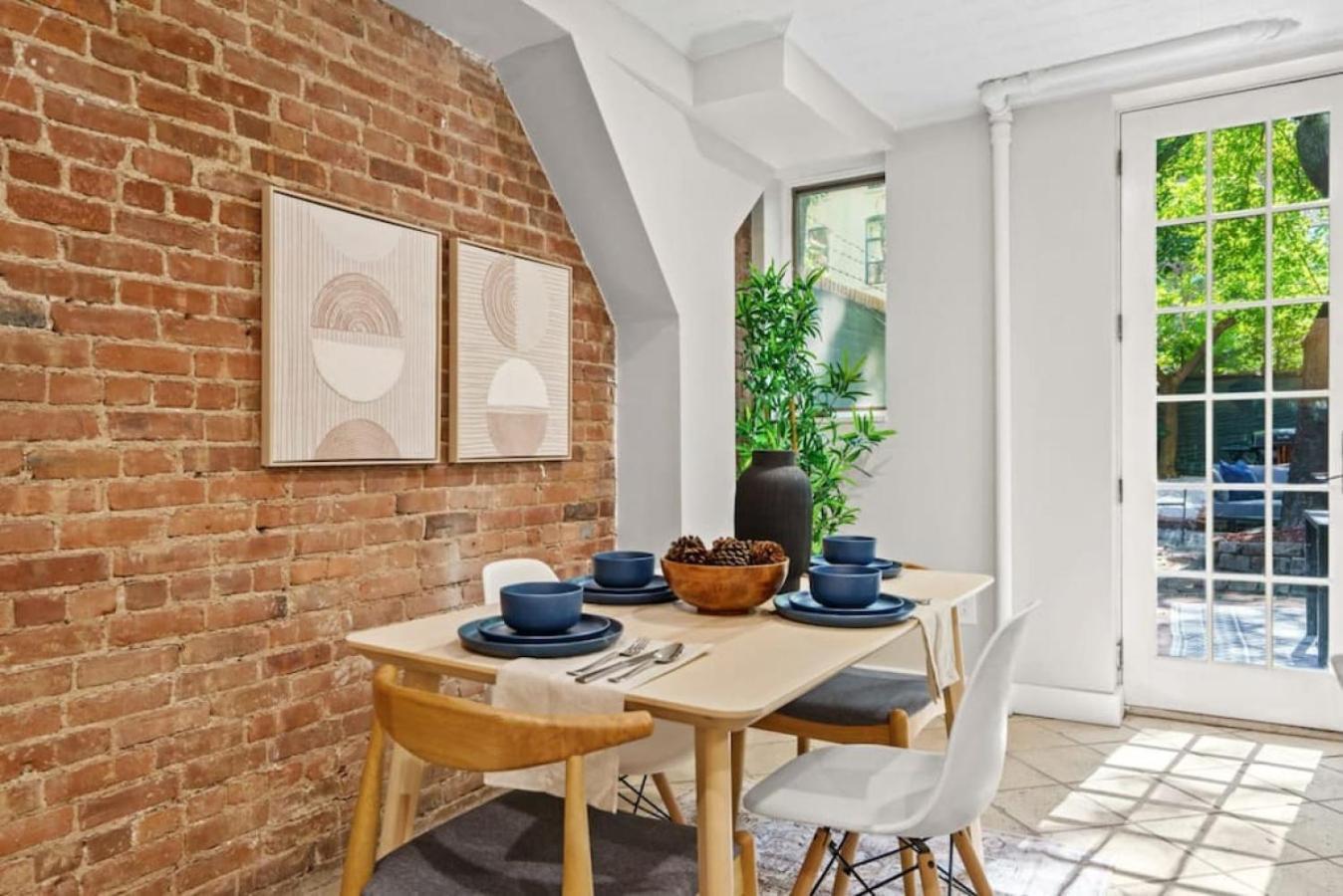 Newly Renovated 2br W Rare Private Backyard And Bbq Nhà nghỉ New York