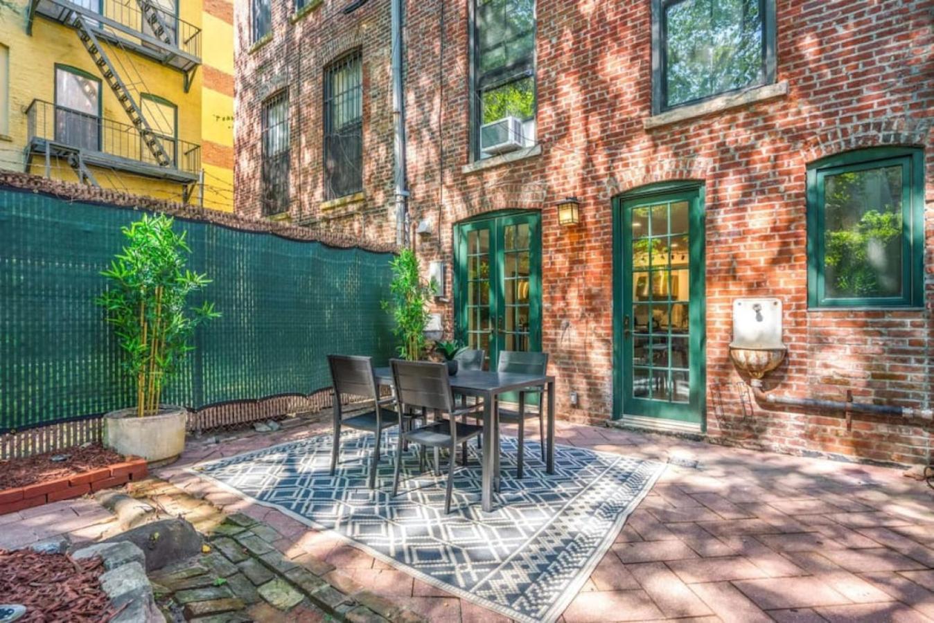 Newly Renovated 2br W Rare Private Backyard And Bbq Nhà nghỉ