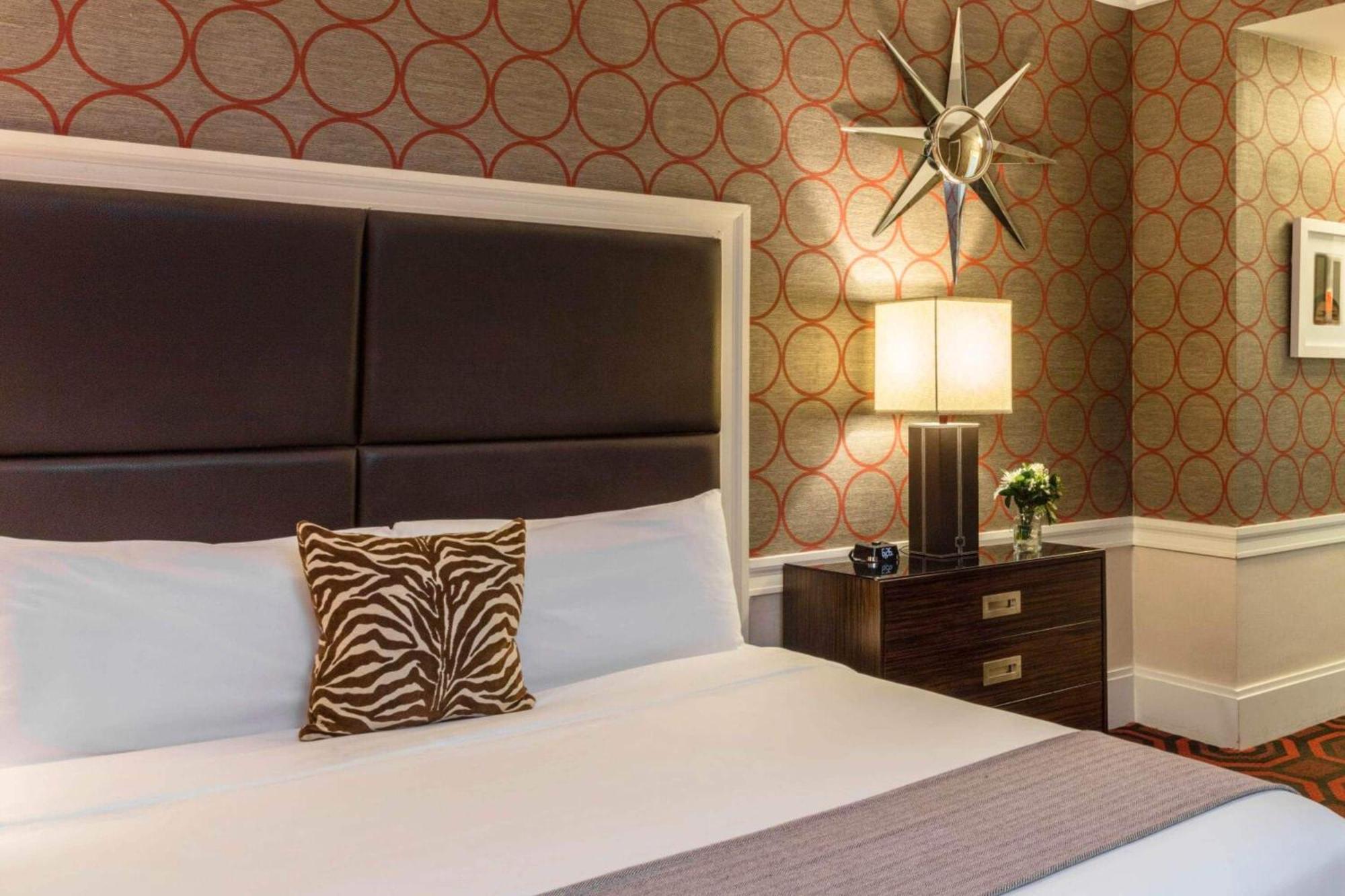 The Empire Khách sạn 4*