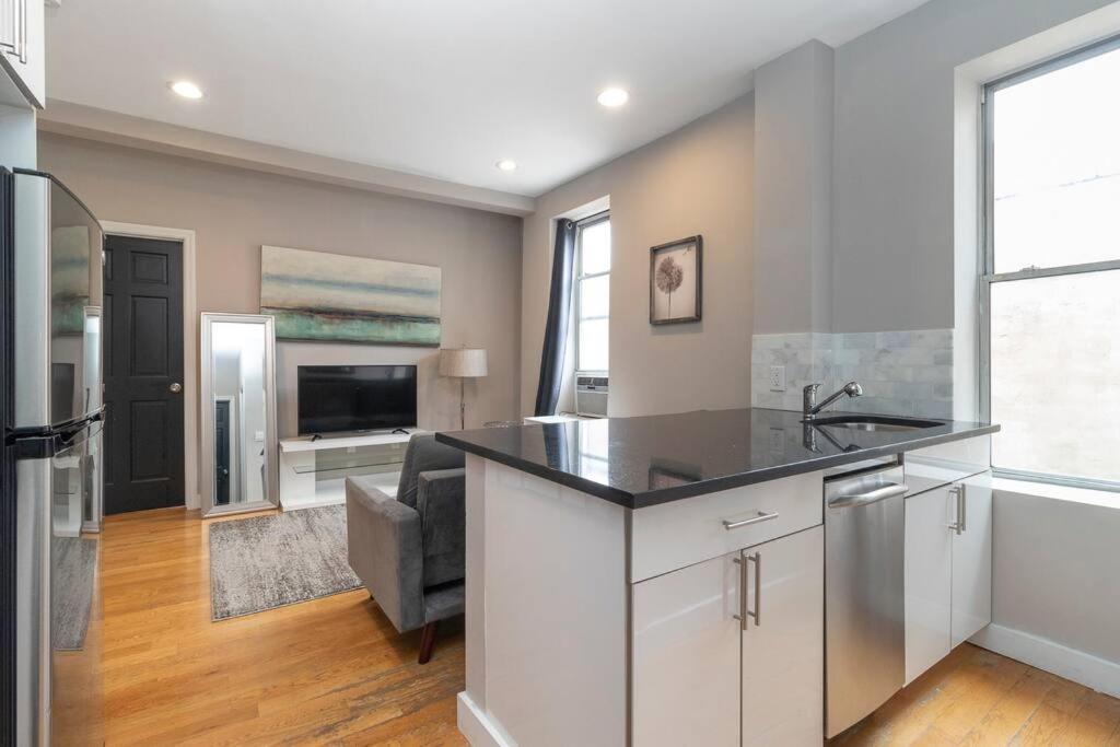 Renovated Lower East Side 2br 1ba Washer Dryer * Nova York