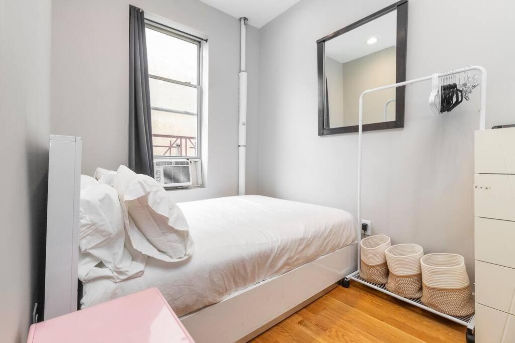 Renovated Lower East Side 2br 1ba Washer Dryer * Nova York