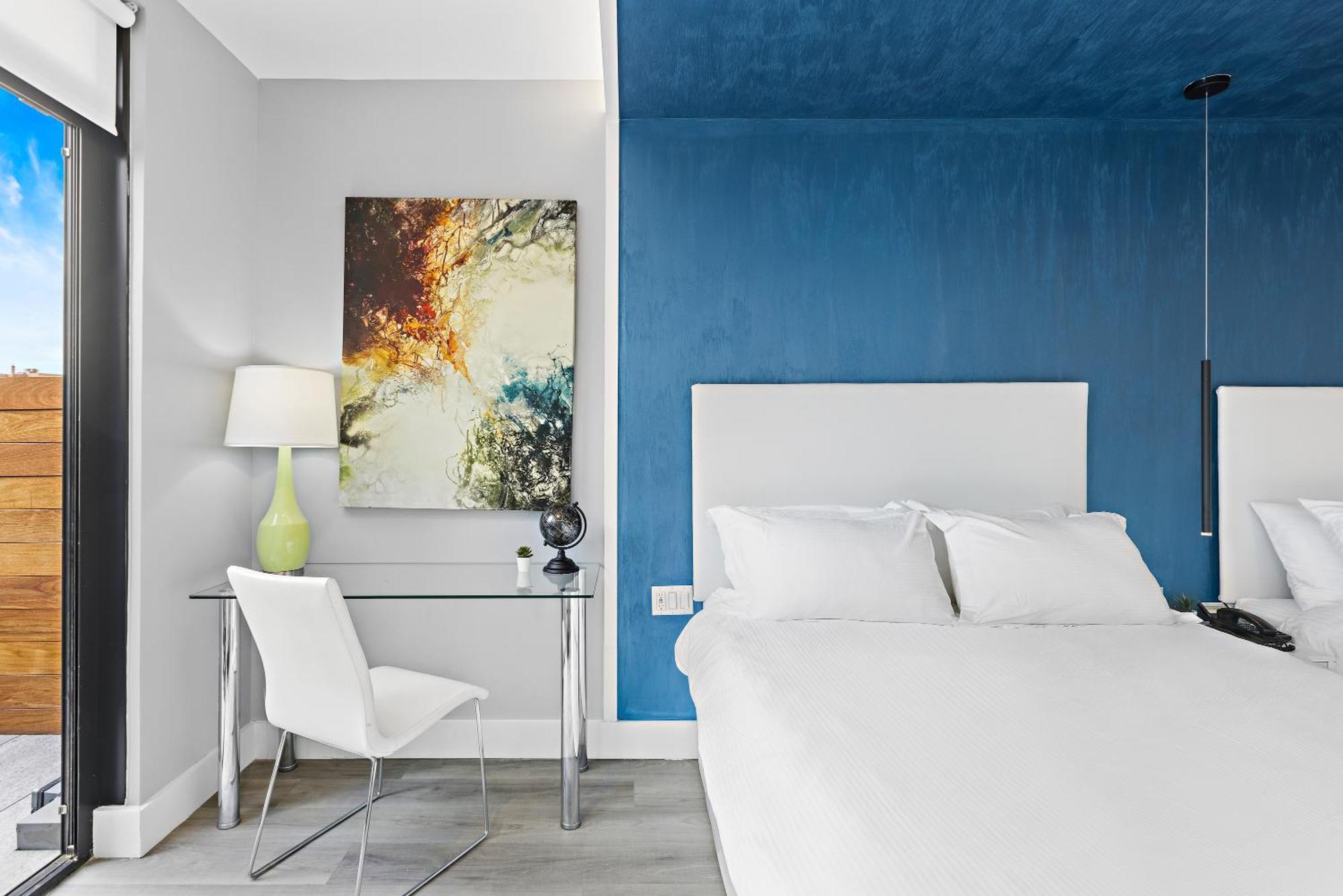 Global Luxury At The Arches Khách sạn 4*