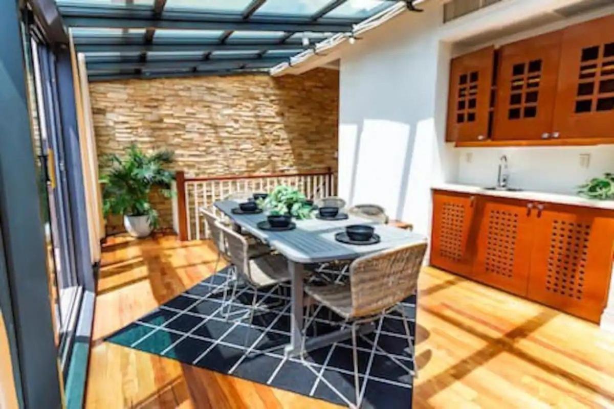 Manhattan Marvel Luxury Living In A Townhome Oasis I The Atrium I Căn hộ New York